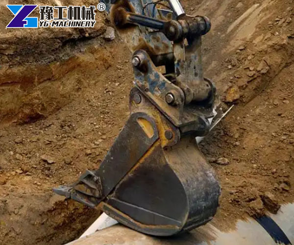 Excavator attachment for tough ground digging