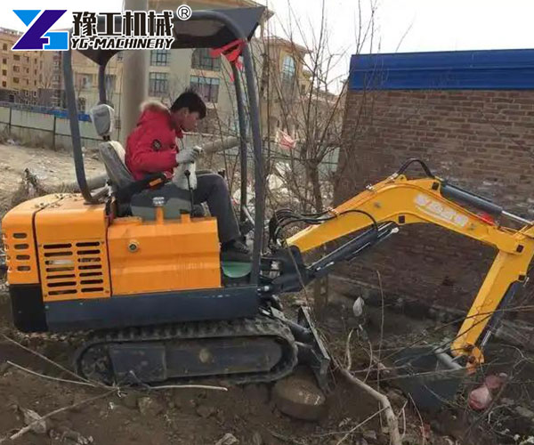Mini excavator with hydraulic controls