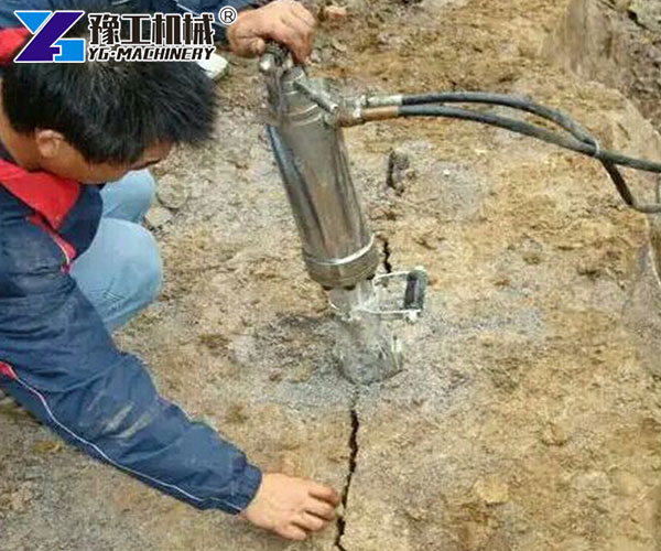 Precision Rock Cutting with Hydraulic Splitter