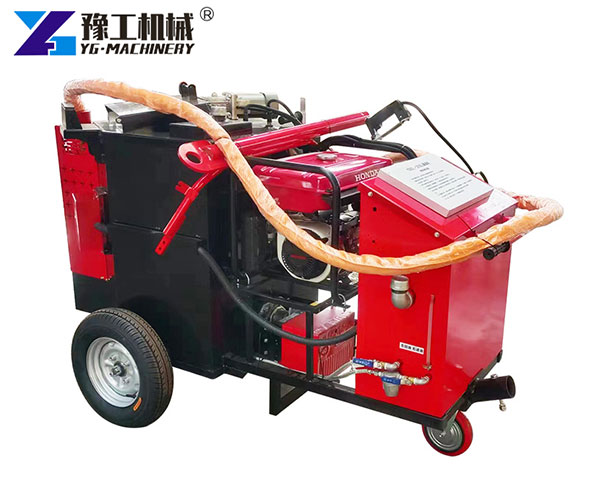 Small crack sealing machine on the road