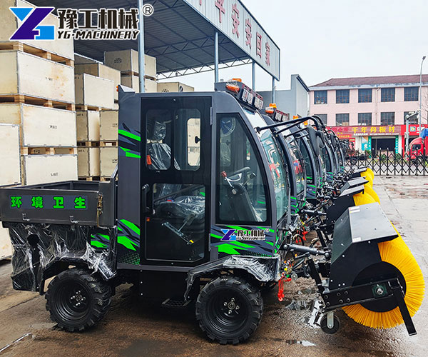 Electric snow cleaning machine for winter streets