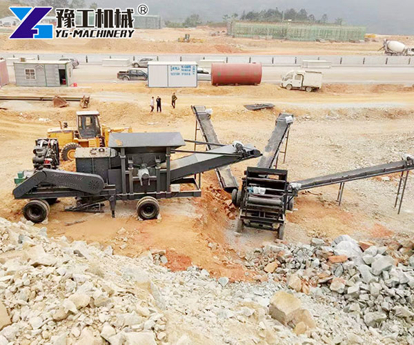 Portable crushing plant producing road aggregates