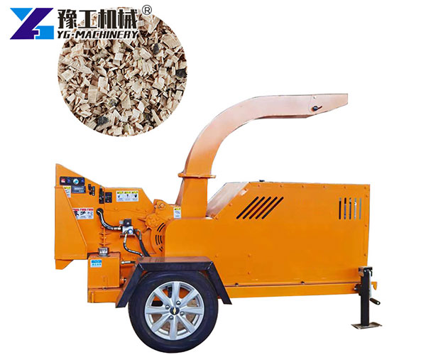 Powerful Wood Chipper Machine processing thick logs quickly