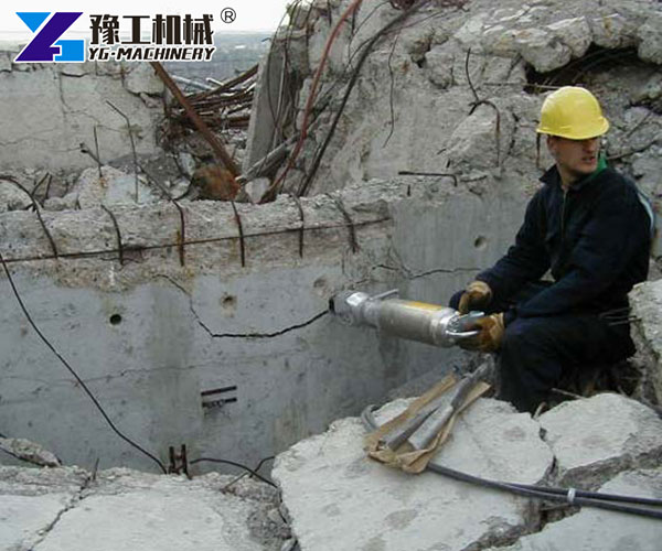 Rock Splitting Equipment for Concrete Demolition Project