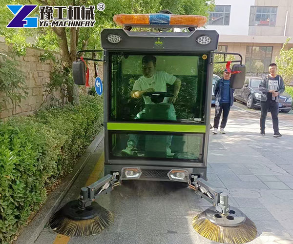 small street cleaning vehicle for urban sanitation