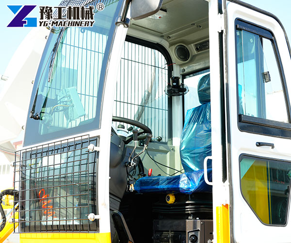 self-loading mixer with operator cabin