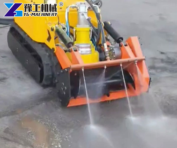 tank cleaning robot with spray