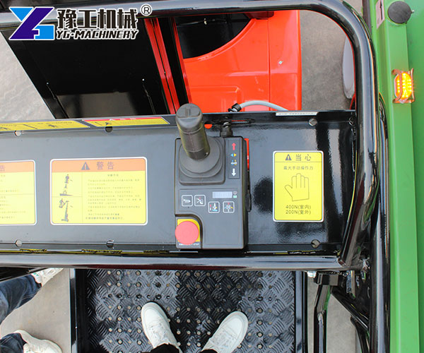 electric vertical mast lift working