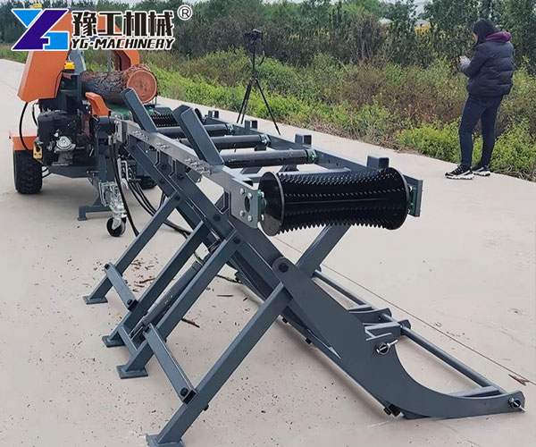 Hydraulic wood splitter splitting hardwood logs