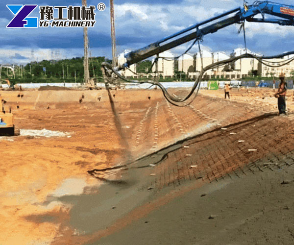 Wet Shotcrete Truck Spraying Concrete