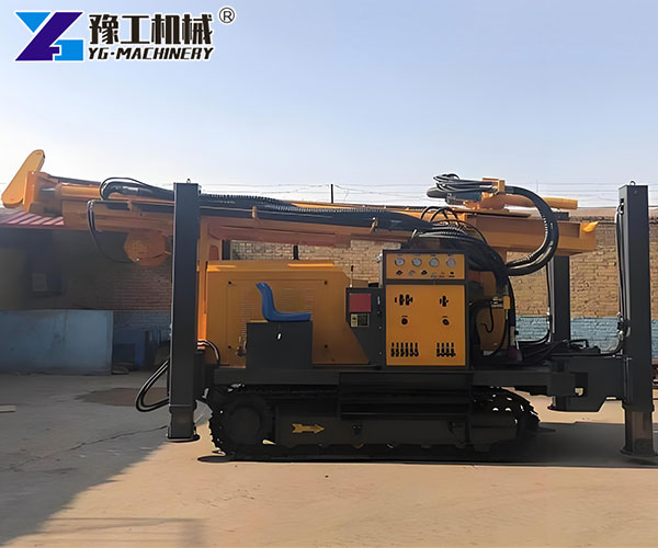 Crawler water well drilling rig working